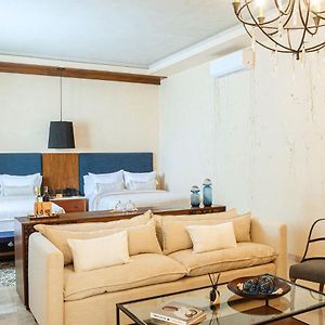 Deluxe Double Room Bath